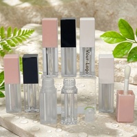 CY057 Nouveau tube à gloss à lèvres en plastique carré blanc brillant rose noir de luxe 4 ml avec pinceau, emballage cosmétique, logo personnalisé