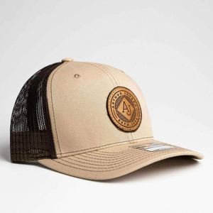 Casquette Richardson 112 Trucker personnalisée avec patch en cuir, gaufrée et thermocollée, élégante pour la mode, la plage, les activités de plein air et le cyclisme, personnalisable - Product Image 6