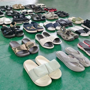 Venta al por mayor de zapatos de <span class=keywords><strong>segunda</strong></span> <span class=keywords><strong>mano</strong></span>, zapatillas usadas y zapatos de marca, Sandalias planas, zapatillas informales, pacas, estilos de moda - Product Image 5