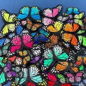 Autocollants en forme de papillon colorés, patchs de papillons mélangés <span class=keywords><strong>pour</strong></span> vestes matelassées, patchs en tissu <span class=keywords><strong>pour</strong></span> broderie DIY - Product Image 1