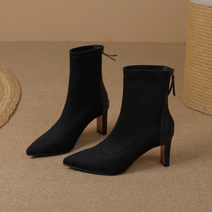 Botín de Mujer con Tacón Grueso y Punta Cuadrada, Cómodo y Multifuncional, con un Diseño de Estilo Retro - Product Image 6