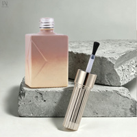 Flacon de vernis à ongles gel mat dégradé de 12 ml avec un pinceau en forme d'éventail et un capuchon couleur or brillant électro-plaqué
