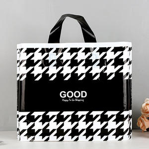 Sac en T-shirt à boucle souple imprimé avec logo personnalisé de haute qualité, respectueux de l'environnement, durable pour l'emballage des vêtements, des chaussures et des supermarchés - Product Image 2