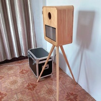 Cabina de Fotos para Fiestas GT, Cámara SLR Compatible con iPads y Smartphones, Conexión Wi-Fi/Bluetooth, Construcción de Aluminio, Impresión Instantánea, 15.6 Pulgadas