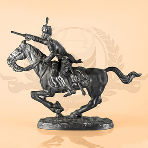 Materiale del metallo Nero Equestre Horse Statua Ornamenti In Metallo Spada Cavalleria Awards - Product Image 2
