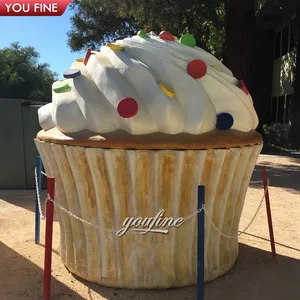 Escultura de cupcake de fibra de vidro grande, de alta qualidade, para centro de compras, jardim