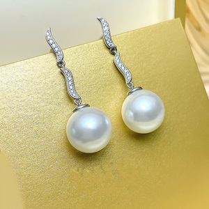 Orecchini Lunghi Stile Madreperla per Donne, Eleganti Gioielli per Orecchie alla Moda - Product Image 1