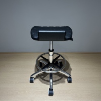 Meubles de laboratoire ergonomiques en polyuréthane PU, chaise de travail pivotante haute réglable avec base chromée pour salon de conférence, salle de test, tatouage