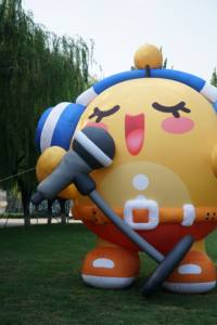 Beau ballon gonflable conçu sur mesure de modèle de <span class=keywords><strong>chanteur</strong></span> de dessin animé de 5m pour la décoration d'activité - Product Image 4