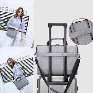 Sac fourre-tout pour ordinateur portable avec logo personnalisé, sac à bandoulière réglable pour le travail et les voyages, grande capacité, sac fourre-tout portable en Oxford - Product Image 4