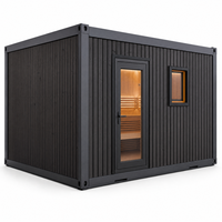 Cabine de sauna préfabriquée en conteneur avec revêtement en lattes de bois, porte vitrée, pièce modulaire de bien-être pour spa et zone de bien-être de complexe hôtelier