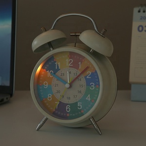 Horloge de table électronique silencieuse à quartz pour enfants, en métal, avec aiguilles, motif dessin animé, fonction alarme lumineuse et snooze, pour l'éveil éducatif - Product Image 4
