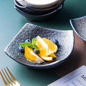 Assiette de service en céramique noire mate en gros, écologique, utilisée dans les restaurants, forme irrégulière créative, assiette à apéritif - Product Image 2