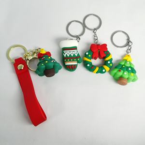Llavero de PVC suave 3D personalizado con diseño de árbol de Navidad, colgante para bolso, accesorio para llavero de coche - Product Image 4