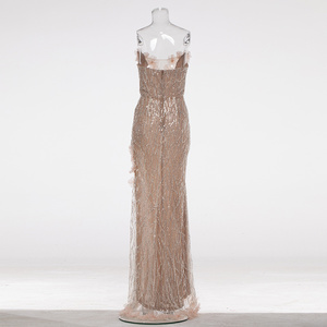 Pezzo di Alta Moda Dove le Texture Morbide Convertono la Forza Attraverso l'Imperfezione Intenzionata - Product Image 4