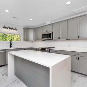 Armoires de cuisine en forme de L modernes, modulaires, écologiques, ignifuges, en bois massif, placage de bois UV, structure en MDF, porte en acrylique, dosseret - Product Image 1