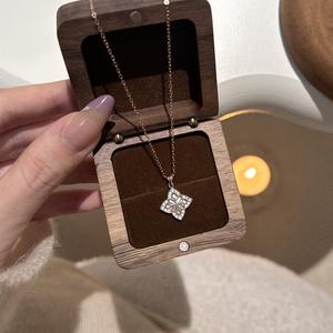 Collar de Perlas de Agua Dulce con Botón Barroco Retro de Plata de Ley S925, Diseño Moderno con Cadena Brillante para la Clavícula - Product Image 4