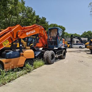 Excavadora Hitachi EX100WD de 10 Toneladas, Cucharón de 0.59m, Motor Isuzu de 81KW, Modelo 2021 con Martillo Rompedor y Cucharón de Excavación - Product Image 2
