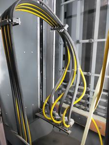 Machine de sablage vertical de verre SKS-2500 de haute qualité, contrôlée par PLC, à trois pistolets, avec composants de pompe à moteur et engrenages automatiques - Product Image 4