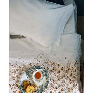 Juego de Sábanas Dobles de Algodón Pietrochianese con Bordado Calado, Sábanas Ajustables y Planas - Product Image 2