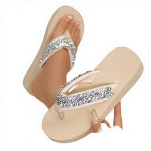 Sandalias Planas para Mujer con Parte Superior de PU y Diseños de Pedrería, Suela de Goma Suave - Tendencia de Moda para Primavera, Verano y Otoño - Product Image 1