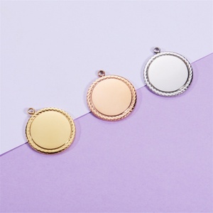 Offre Spéciale – Breloques Pendentifs Ronds Lisses en Acier Inoxydable Poli Miroir avec Logo Gravé au Laser, Motif Géométrique Dentelle, Accessoires de Bijouterie - Product Image 2