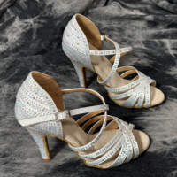 Chaussures de danse latine en Satin professionnel chaussures de robe de mariée brillantes blanches pour la performance de fête chaussures de danse du nouveau fabricant