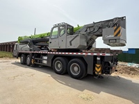 Grue sur camion Zoomlion ZTC700 à cinq flèches, capacité de 70 tonnes, flèche télescopique, moteur Caterpillar, hauteur de levage de 60 m, grue d'occasion sécurisée