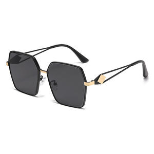 Nuevo estilo de gafas de sol con montura metálica para mujer, protección Uv400, lentes de resina tipo 3, Color negro YC1034 - Product Image 3