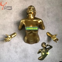 Statue féminine en résine de verre conçue sur mesure pour le processus de galvanoplastie Pop Art Sculpture nue murale de différentes couleurs