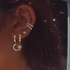 Ensemble de boucles d'oreilles créoles huggie S925 en argent sterling avec rivets étoile et lune incrustés de zircon, style australien - Product Image 1