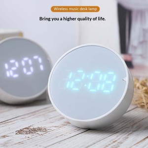 Horloge de bureau ronde numérique à LED avec alarme, minuteur, calendrier, affichage de la température, horloge de chevet pour la maison et le bureau - Product Image 1