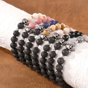 Bracelet pour homme personnalisable, style gothique unique, breloques de crâne, perles - Product Image 4