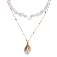 Collier multicouche en chaîne de perles dorées avec pendentif coquillage doré 26 lettres capitales, pierre et paillettes de cristal