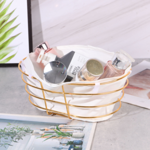 Cestino di <span class=keywords><strong>vimini</strong></span> dorato in metallo all'ingrosso stoccaggio domestico con manici panno per la decorazione domestica - Product Image 1