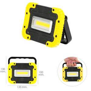 Torcia LED professionale compatta / Faro da lavoro con batteria ricaricabile (2000 mAh), 500 lumen (10 Watt), funzione Power Bank - Product Image 4