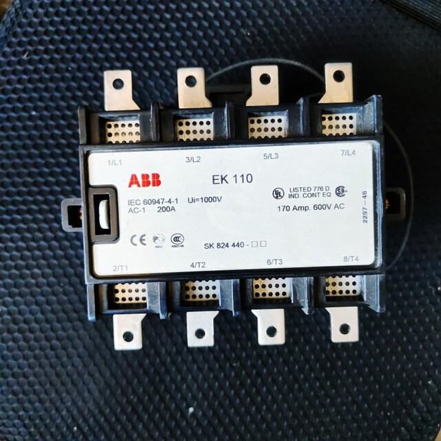 ABB EK110 EK110-40 EK110-40-11 110VDC 3-Phase 150A Molded Case Circuit Breaker RS485 Communication for Industrial Automation