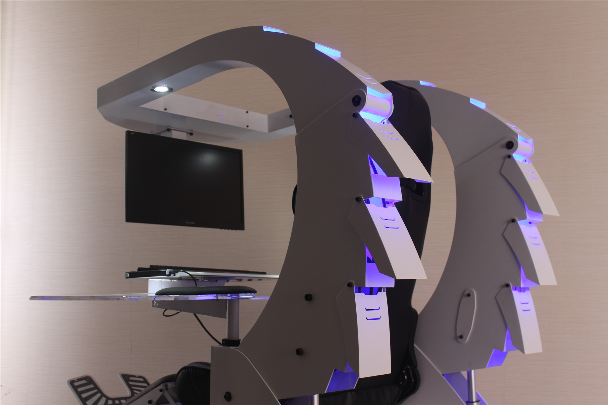 J20 Modern Adjustable Gaming Chair Desk for 3 Monitors ODM