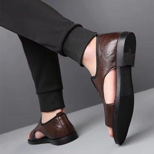 Nouvelles sandales en <span class=keywords><strong>cuir</strong></span> pour hommes 2025 - Chaussures de plage respirantes perforées antidérapantes pour hommes, disponibles en grandes tailles - Product Image 5