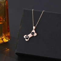 Collier en os avec pendentif empreinte de patte de chien et caméra cachée à projection
