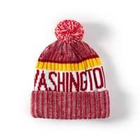 Club de sports personnalisé équipe de football universitaire jacquard broderie logo patch Pom Pom Bobble bonnets chapeau avec broderie