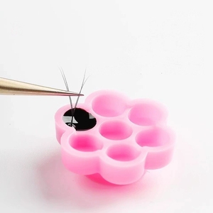 ถาดวางกาวต่อขนตาแบบถ้วยดอกไม้สีชมพู ป้องกันกาวแห้งเร็ว - Product Image 1