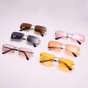 Lunettes de soleil vintage de luxe 2021, carrées, sans monture, pour femmes, avec dégradé de couleurs et diamants en forme de cœur - Product Image 4