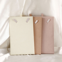 Sac à bijoux en daim doux en microfibre avec cordon de serrage avec estampage d'aluminium pour une utilisation de cadeau de mariage