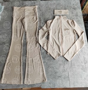 Completo Tuta Sportiva da Donna con Logo Ricamato, Giacca e Pantaloni a Zampa, Abbigliamento Sportivo 2 Pezzi - Product Image 3