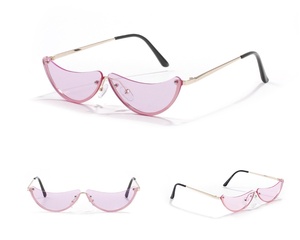 Lunettes de soleil demi-cerclées en forme de <span class=keywords><strong>lune</strong></span> pour femmes avec imprimé – Vente en gros de lunettes de vue et de soleil - Product Image 4