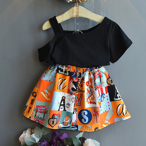 Abito a gonna ampia con stampa arancione stile europeo, top a spalle scoperte e gonna a balze per bambina - Product Image 2