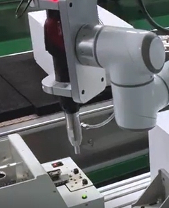 Bras de robot collaboratif pour le serrage de vis - Product Image 3