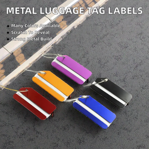 Étiquettes de bagages en métal pour valises avec design rectangulaire à gratter - Product Image 2