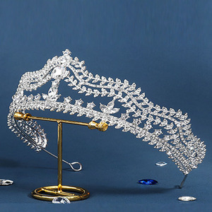 Corona di Lusso Personalizzata per Spose, <span class=keywords><strong>Tiara</strong></span> in Lega con Diamanti, Strass e Cristalli, per Feste di Compleanno, Balli e Matrimoni - Product Image 4